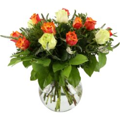Roser og rosenbuket, symboliserer kærlighed. Romantisk rosenbuketten bundet af skønne flotte roser udvalgt blandt sæsonens bedste.