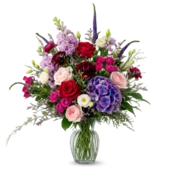 Farvesymfoni Original buket med røde roser, magenta sprayroser, hortensia, lisianthus og lilla veronica