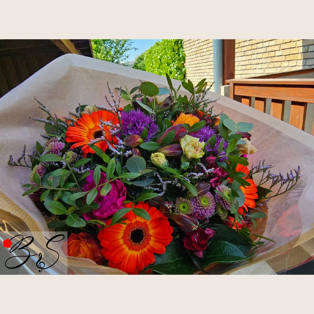 Mors dag blomster med kort og personlig hilsen leveret i Danmark