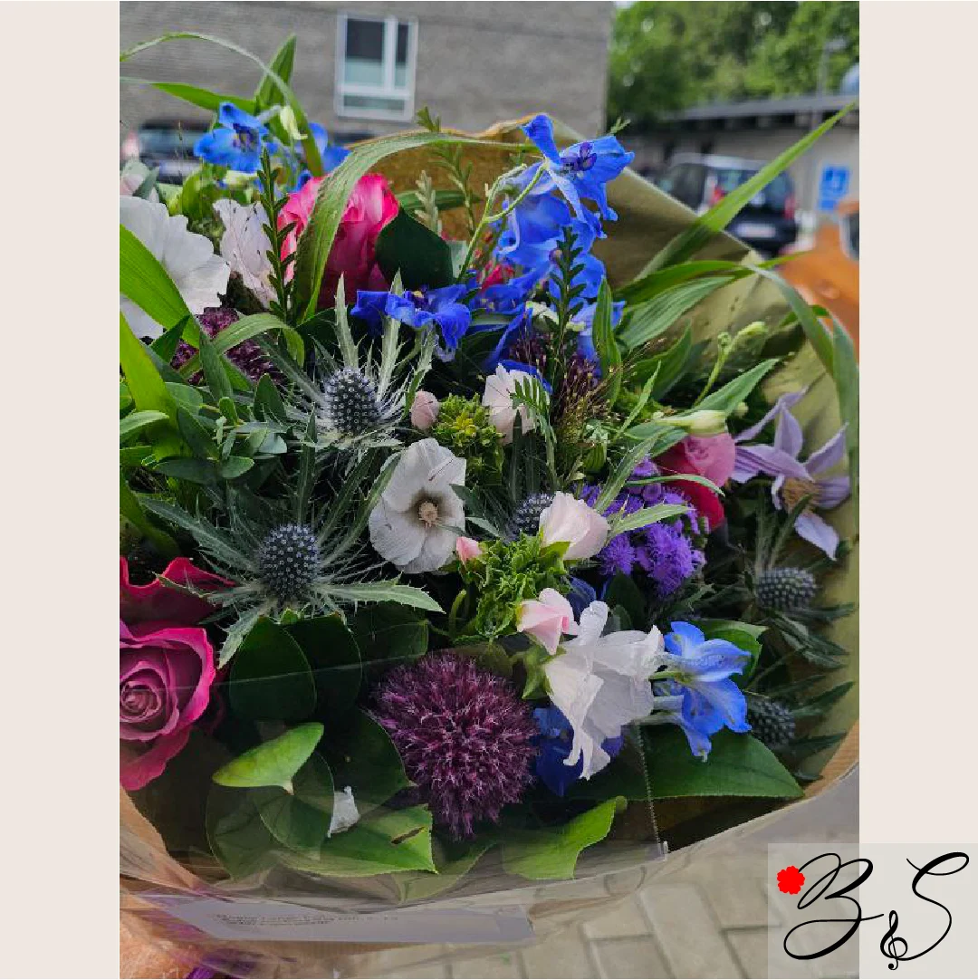 Håndbundne, friske blomsterbuketter leveret i 2900 Hellerup af lokale florister