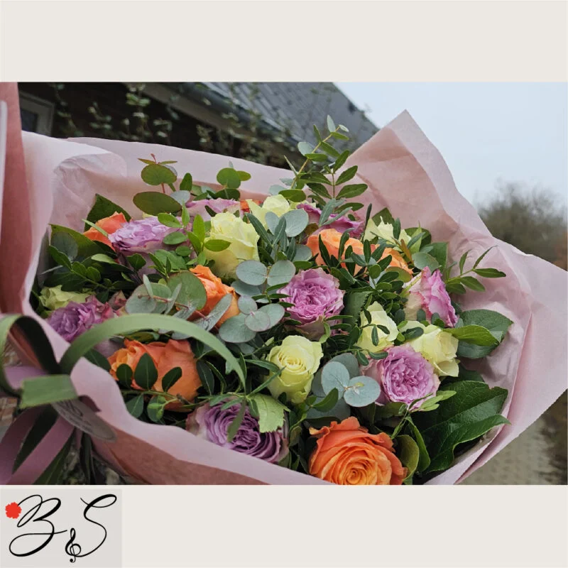 Friske, håndbundne blomsterbuketter leveret i 2700 Brønshøj – farverige og smukke