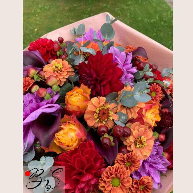 Elegant buket bestilt online klar til levering i Hørsholm fra BlomsterSymfoni.dk.