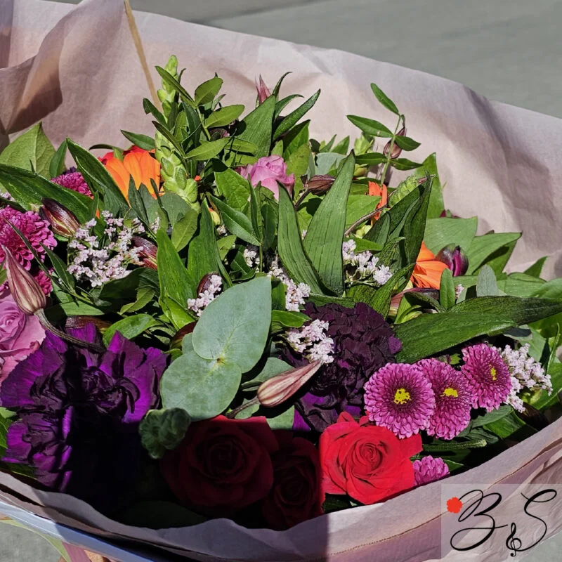 Blomsterhandler Gentofte – kreativ, frisk buket fra BlomsterSymfoni leveret i Gentofte.