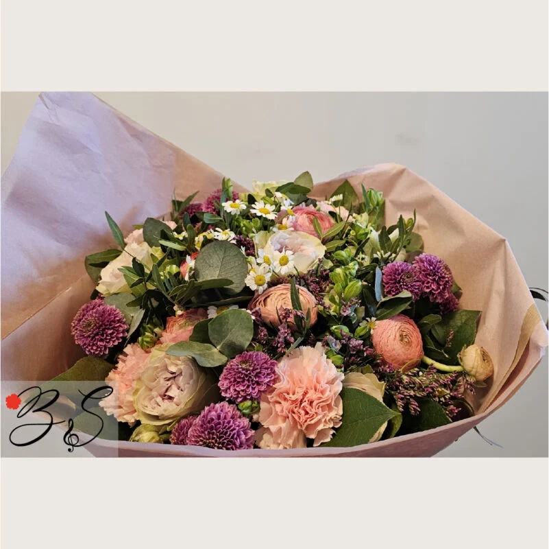 Elegant gavebuket – blomster gave i Albertslund fra BlomsterSymfoni med lokal levering.