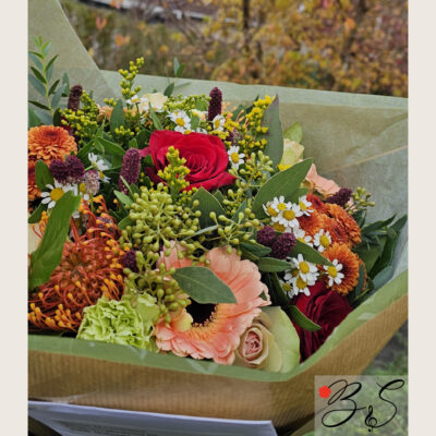 Elegant fødselsdagsbuket fra BlomsterSymfoni – fødselsdagsblomster i Kastrup (2770) med lokal levering.