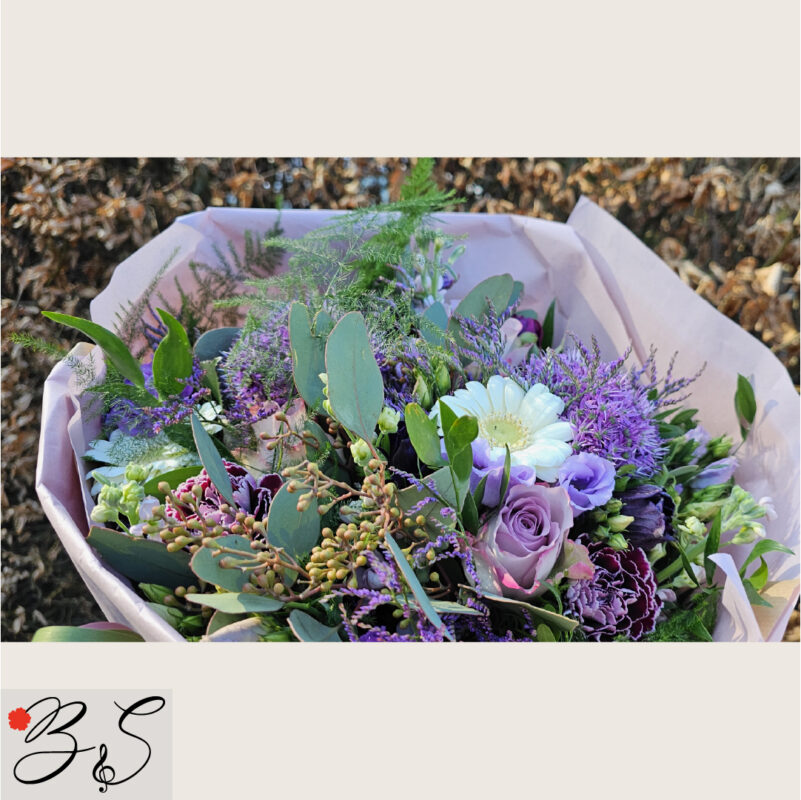 Send blomster i Kastrup (2770) – elegant håndbundet buket fra BlomsterSymfoni med lokal levering.