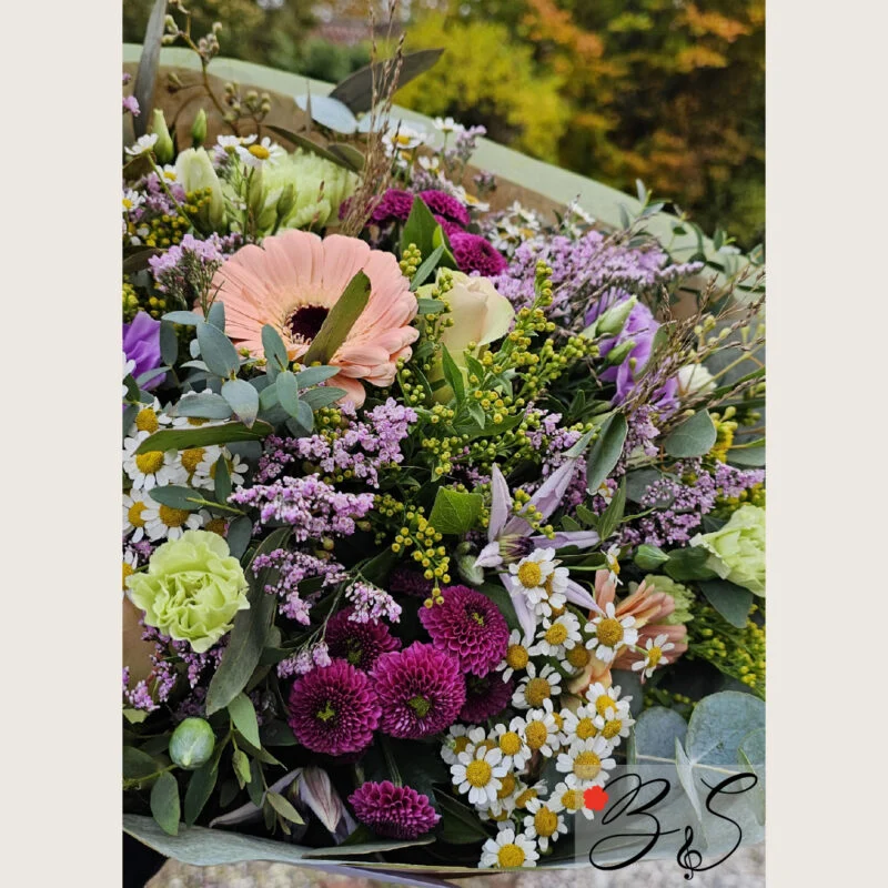 Blomsterhandler København S (2300) – elegant håndbundet buket fra BlomsterSymfoni med levering.