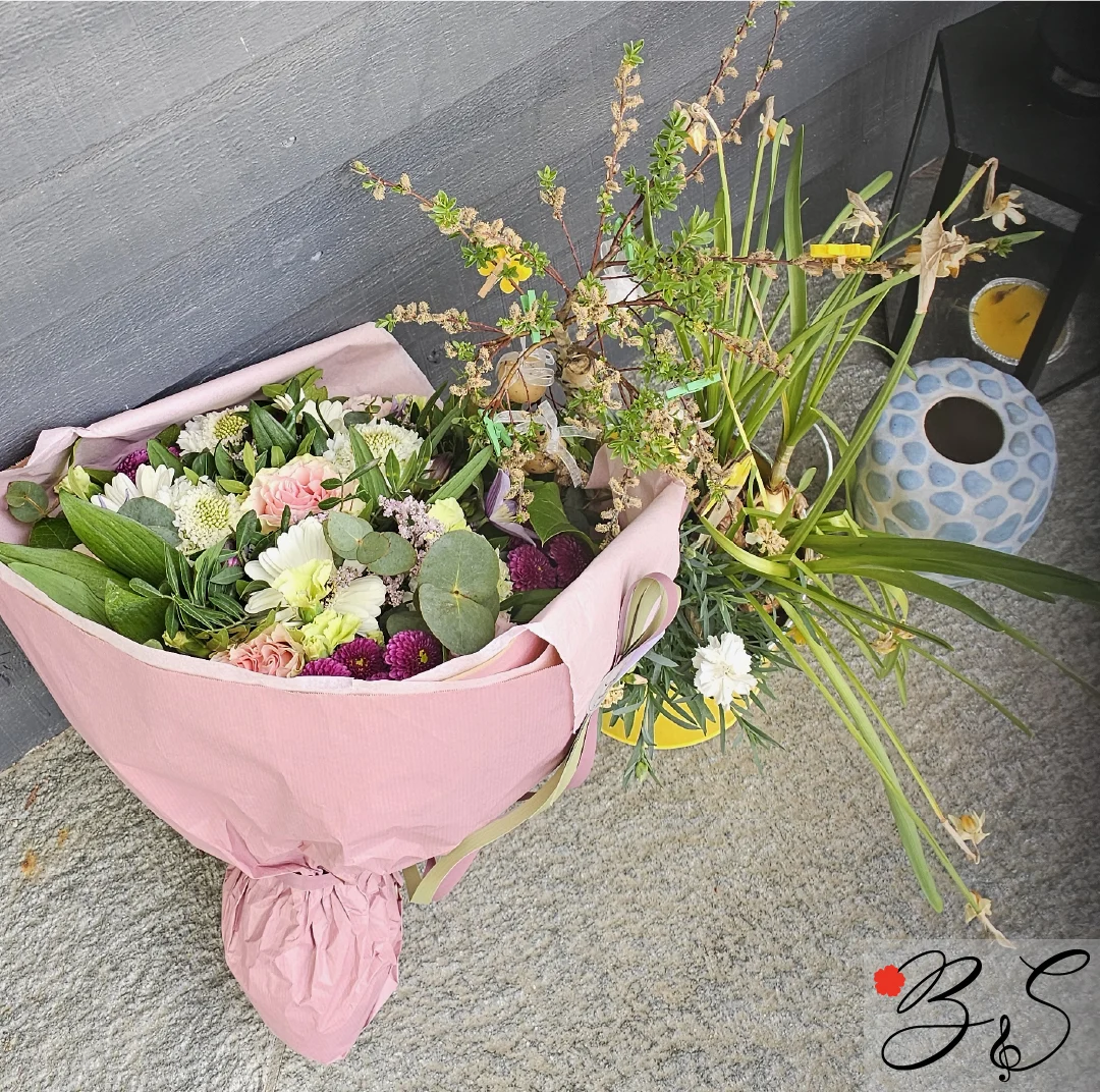 Blomster til kæreste København N – romantisk, stilren buket fra BlomsterSymfoni leveret på Nørrebro.
