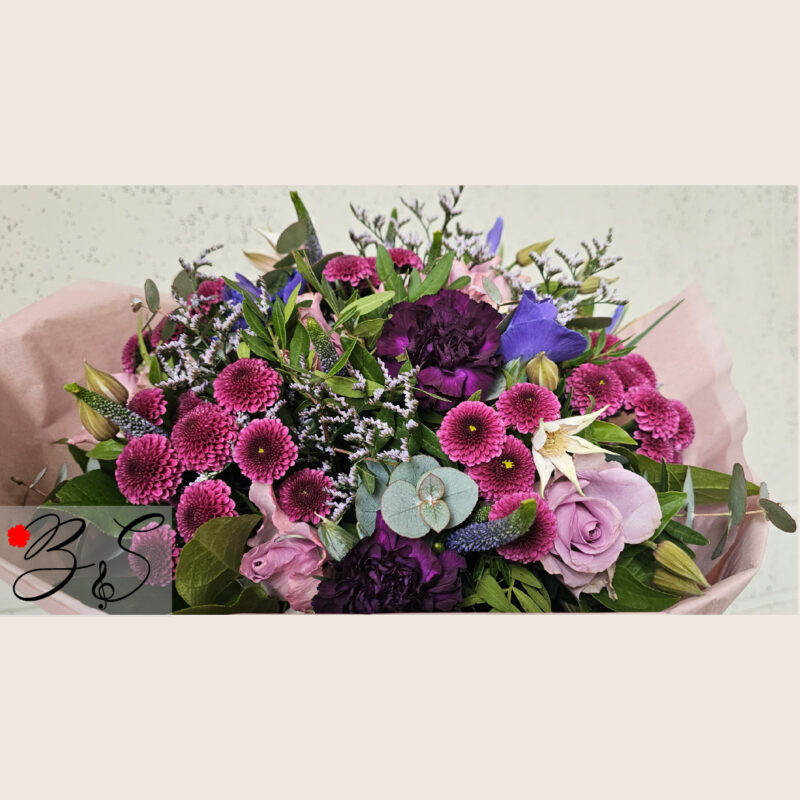 Mors dag gave med personlig kort og elegant buket fra BlomsterSymfoni