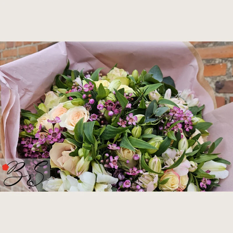 Personlig Mors dag hilsen med blomster fra BlomsterSymfoni