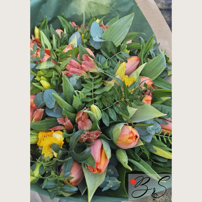 Tulipaner til Mors Dag med elegant buket fra BlomsterSymfoni