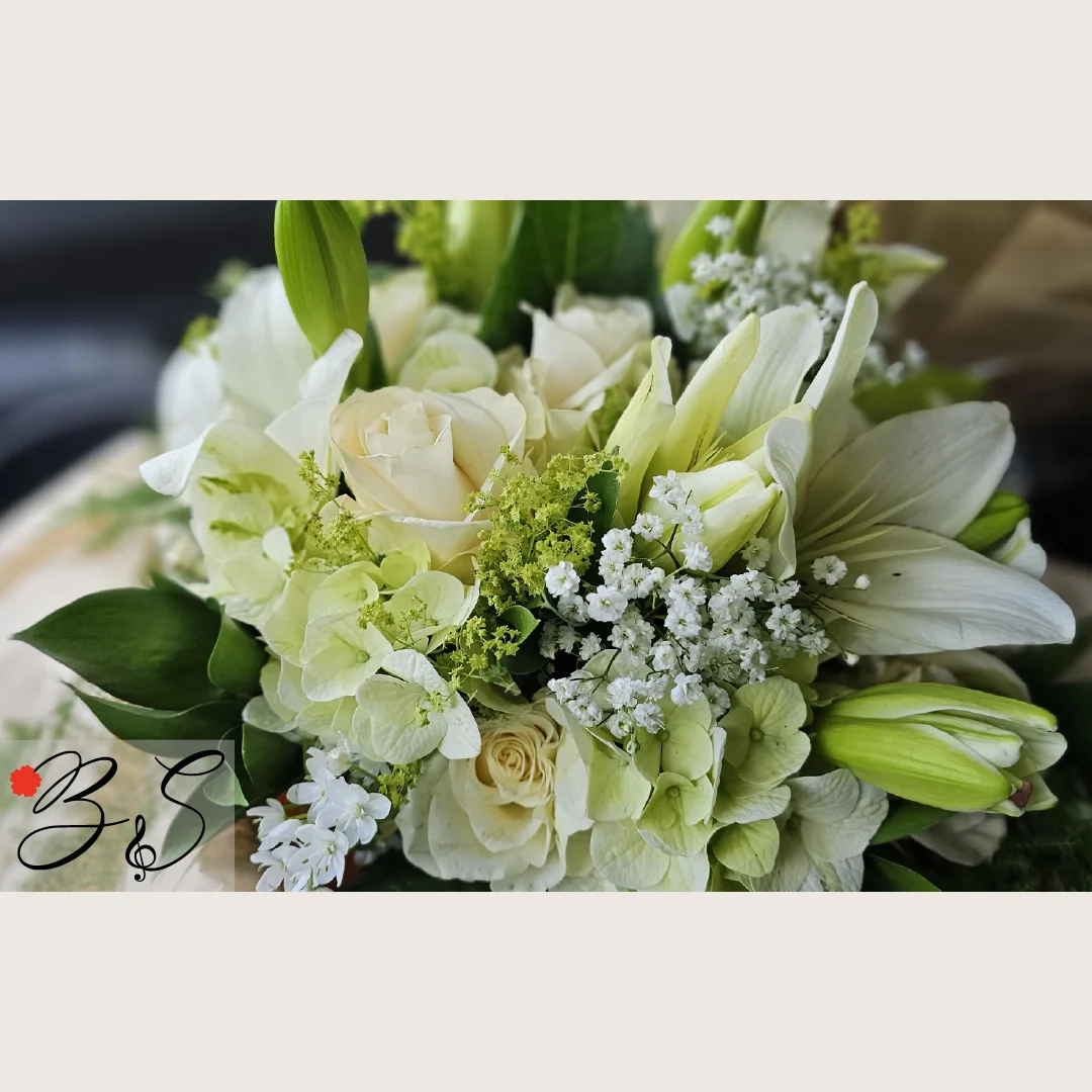 Fødselsdagsblomster Vallensbæk med elegant buket fra BlomsterSymfoni