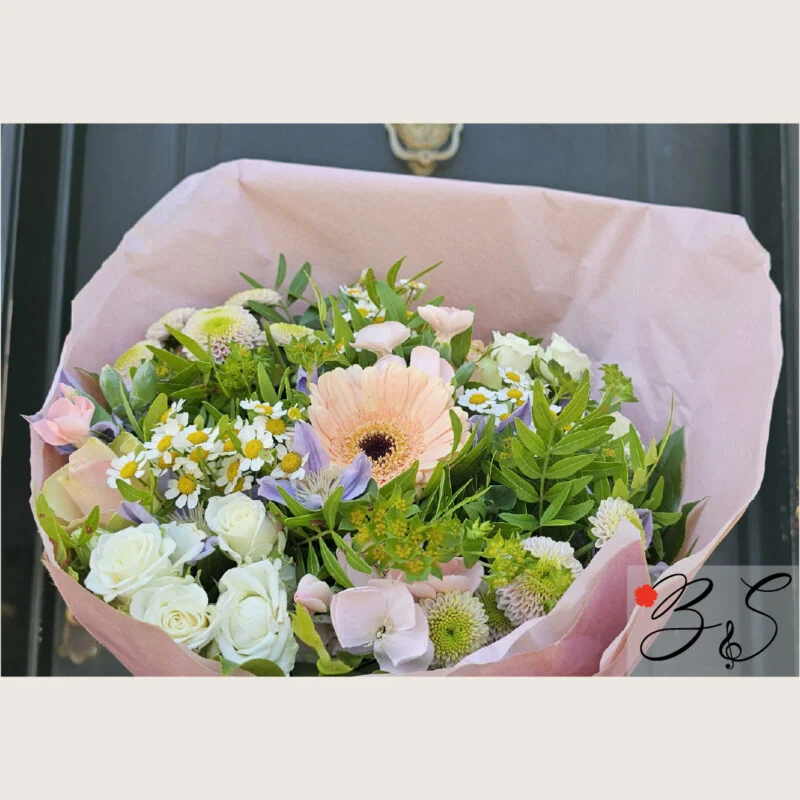 Blomstergave Brøndby Strand med elegant buket fra BlomsterSymfoni