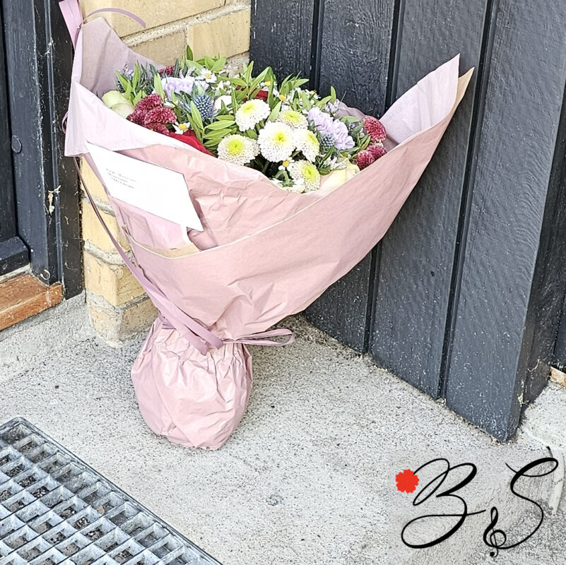 Send Blomster Nærum med elegant buket og levering fra BlomsterSymfoni