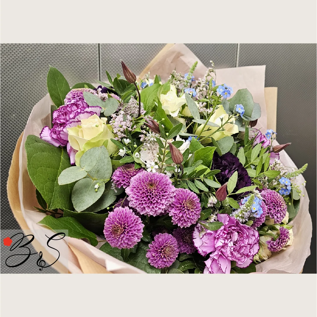 Send blomster Brøndby Strand med elegant buket fra BlomsterSymfoni