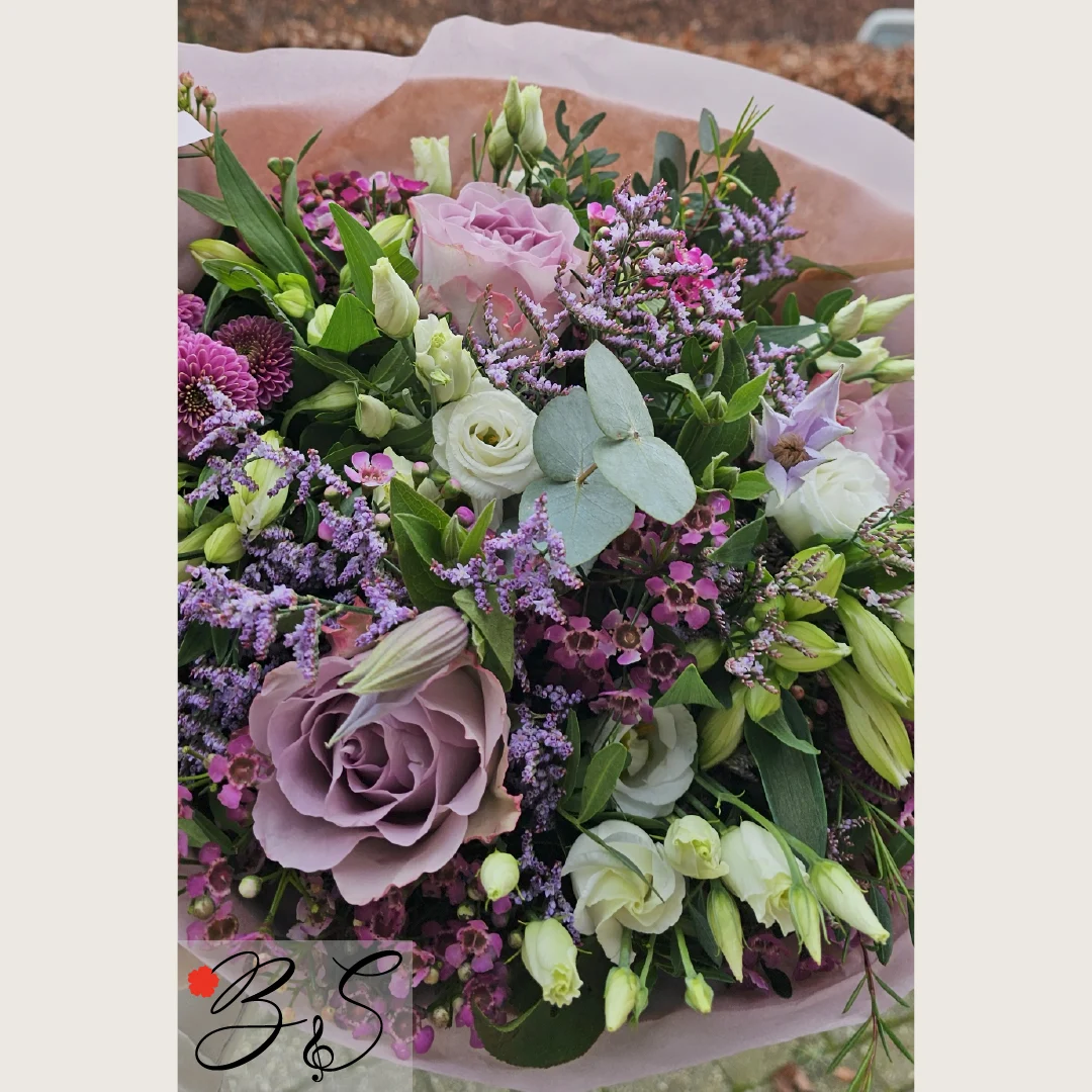Blomsterforretning Dronningmølle med elegant buket fra BlomsterSymfoni