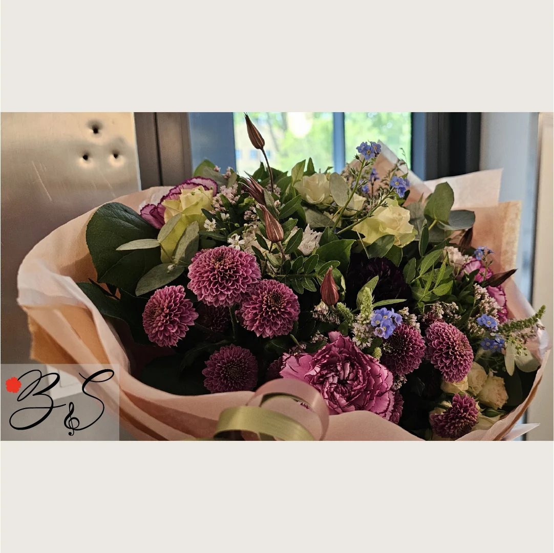 Send Blomster til Dronningmølle med elegant buket fra BlomsterSymfoni