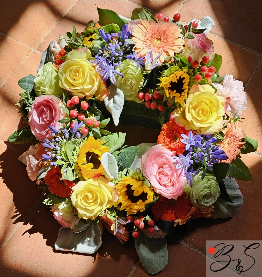 Smukke blomster Dronningmølle med elegant buket fra BlomsterSymfoni