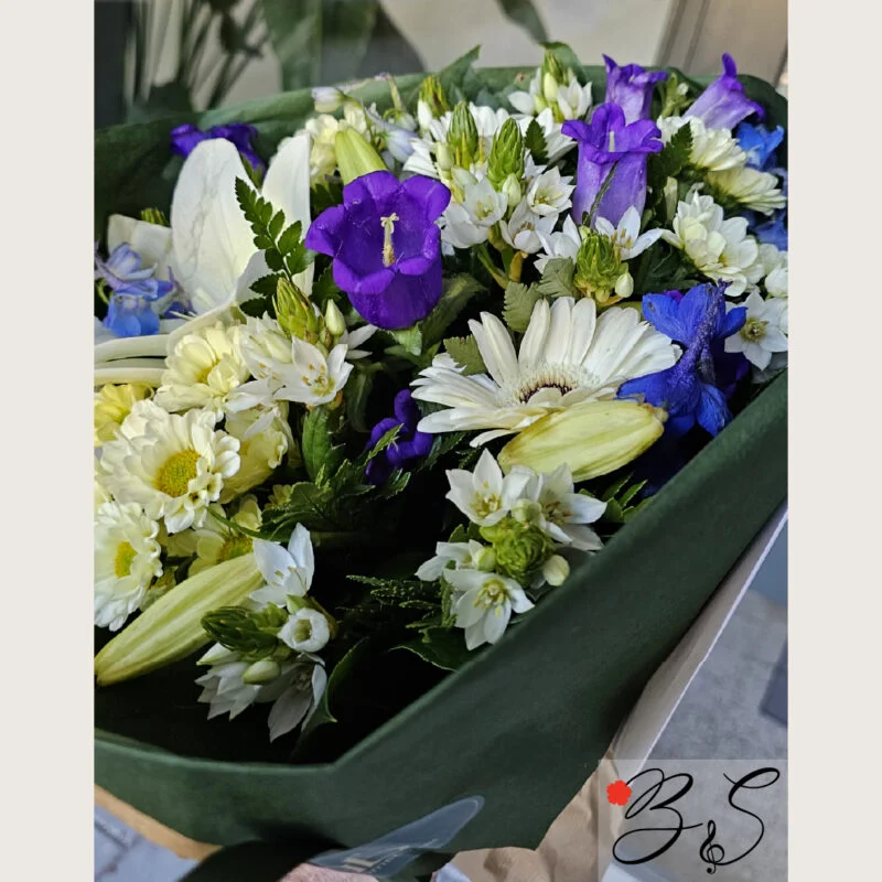 Billige blomster i Ålsgårde med elegant og prisvenlig buket fra BlomsterSymfoni