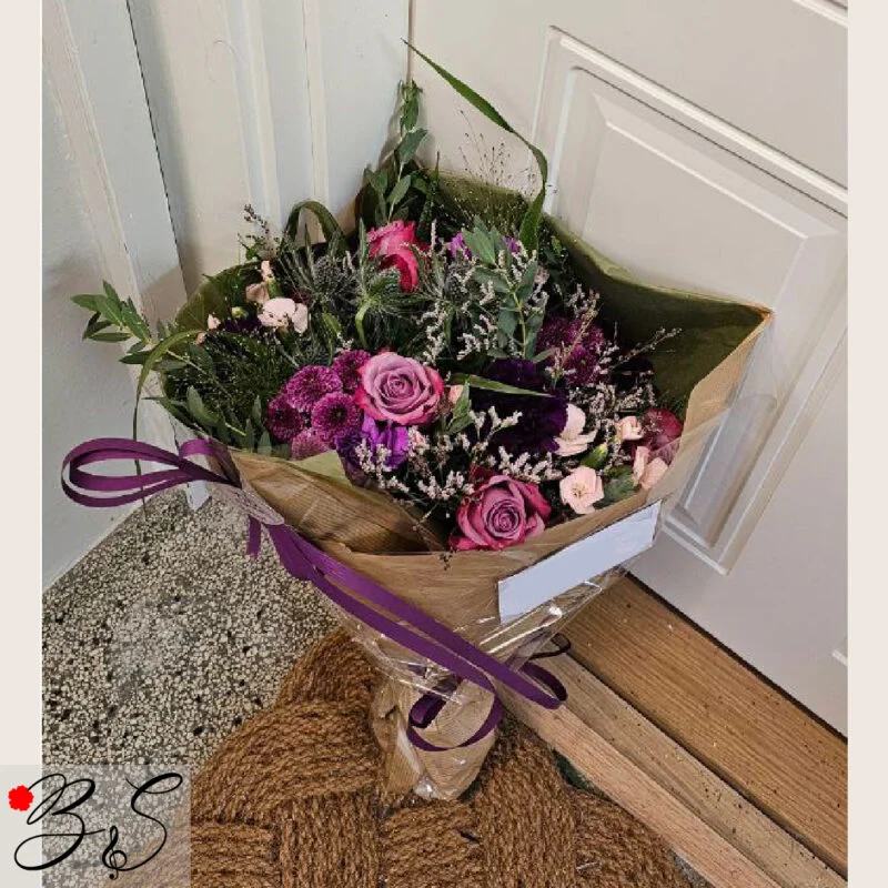 Buket fra BlomsterSymfoni til en personlig blomsterhilsen i Ålsgårde