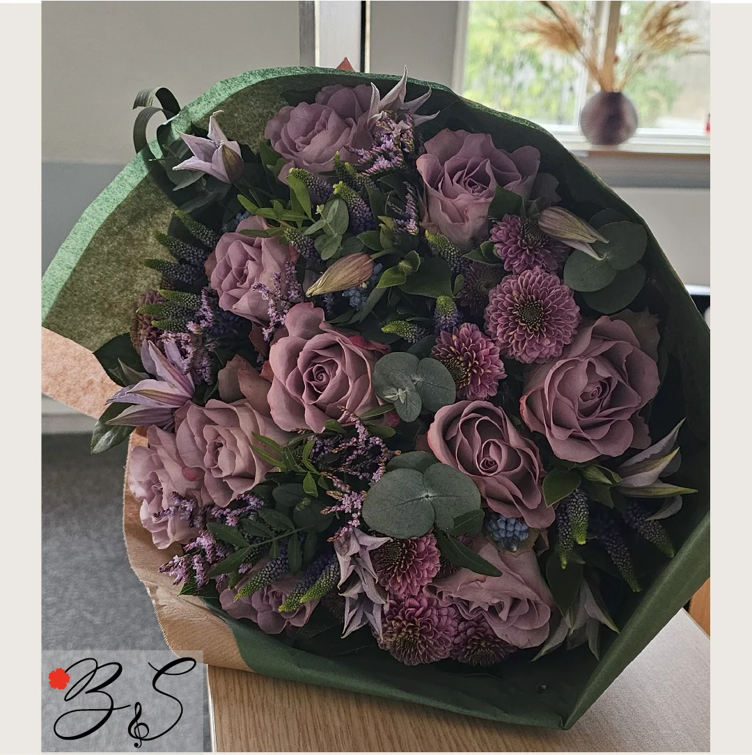 Lokale blomster Ålsgårde med elegant buket fra BlomsterSymfoni